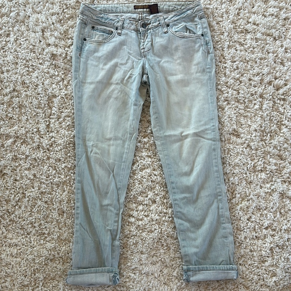 Zana di size 9 light boyfriend jeans ankle length